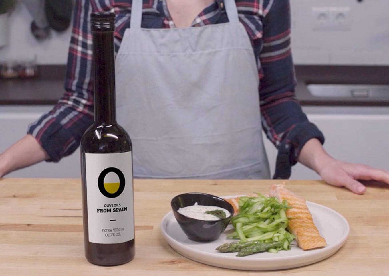 Grilled salmon with asparagus