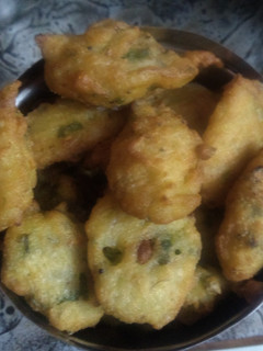 ரவை மைதா கார கச்சாயம் (Ravai maida kaara kachaayam recipe in tamil) செய்முறை முக்கிய புகைப்படம்