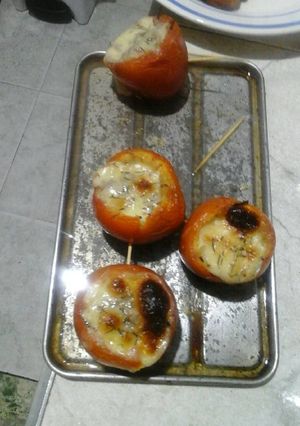 Una foto de Tomate relleno (carne y queso)
