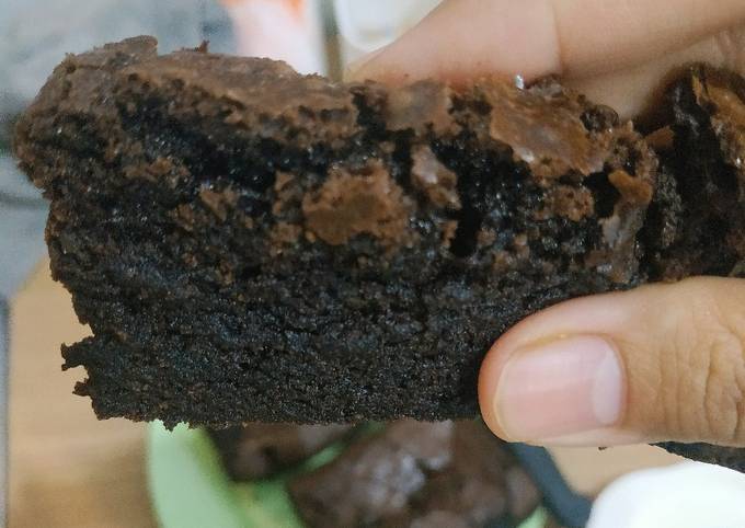 Brownis Fudgy (Renyah diatas lembut dibawahnya)