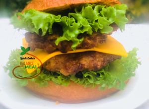 Hình của món Hamburger nguyên cám nhân thịt bò, phomai!.