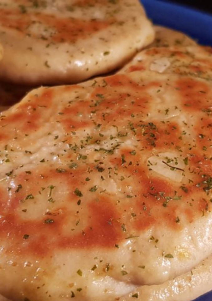 Una foto de Pan Naan con panificadora y cocido en sartén