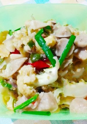 Foto resep Oseng kembang kol bakso