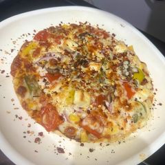 A picture of Delicious vegges loaded pizza.