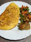 Tortilla francesa jugosa de cebolleta, queso y atún