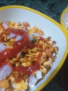 चटपटी झालमुड़ी (Chatpati jhalmudi recipe in Hindi) रेसिपी मुख्य फोटो