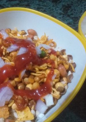 चटपटी झालमुड़ी (Chatpati jhalmudi recipe in Hindi) रेसिपी मुख्य फोटो