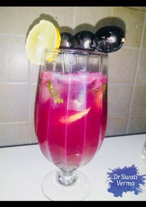 A picture of Blueberry Mojito Royale.