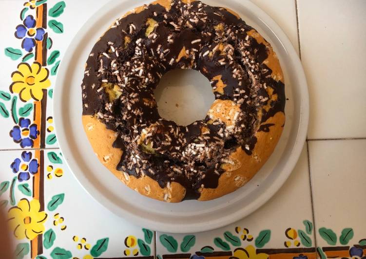 Ciambella all'acqua variegata al cacao