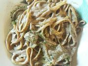 Una foto de pasta con setas