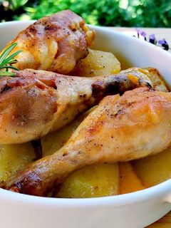 Omlós csirkecombok recept fotója