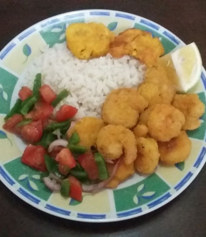 Una foto de Camarones apanados