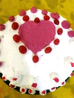 રેડ વેલ્વેટ કેક (Red velvet cake Recipe in Gujarati) રેસીપી મુખ્ય ફોટો