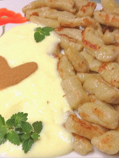 Almás nudli, fahéjas-vanília öntettel 🍎 recept fotója