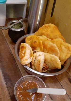 Una foto de Empanaditas de dulce de leche y tortas fritas