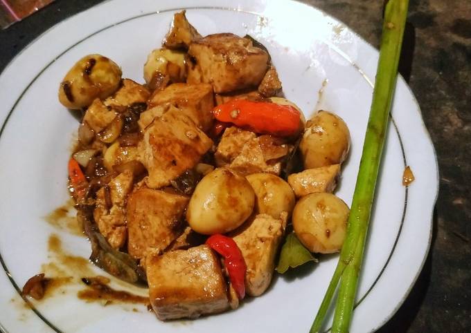 Resep Tahu telur puyuh bumbu petis yang Enak Banget