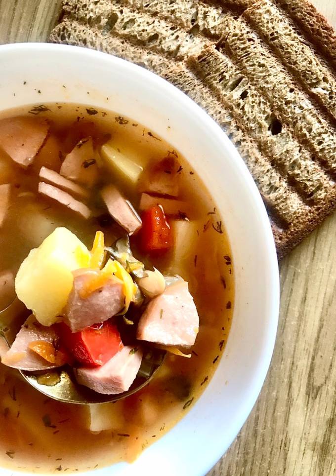 Німецький квасолевий суп з ковбасками