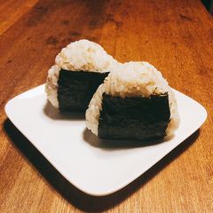 A picture of Rice Ball (Onigiri).