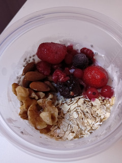 Una foto de Yogur con toppings