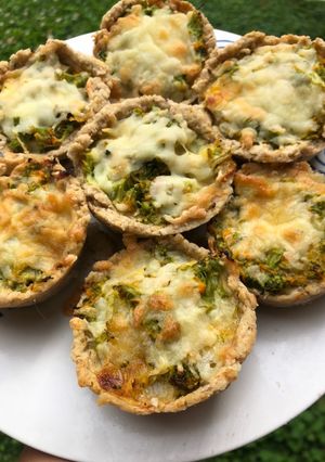 Una foto de Canastitas de brócoli y queso