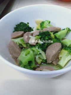 Foto resep Tumis brokoli bakso simple