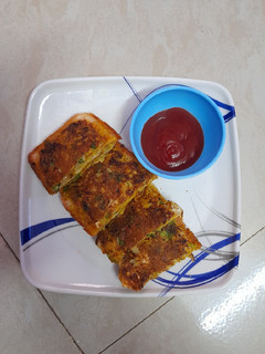 ब्रेड ऑमलेट सैंडविच(Bread Omelette sandwich recipe in hindi) रेसिपी मुख्य फोटो