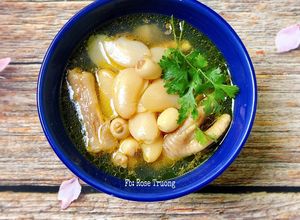 Hình của món Canh Chân Gà Hầm Hạt Sen Đậu Ngự.