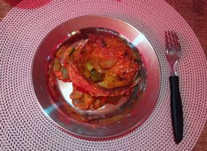 Una foto de Chuletas en Salsa de Chile Chipotle con Calabacitas y Champiñones