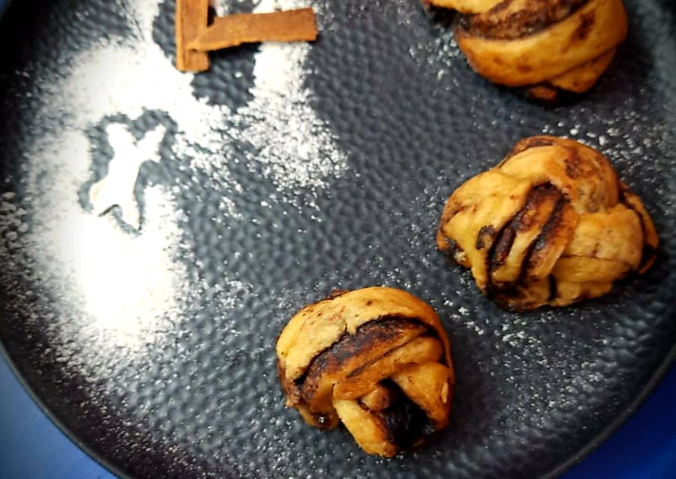 Cinnamon coco roll