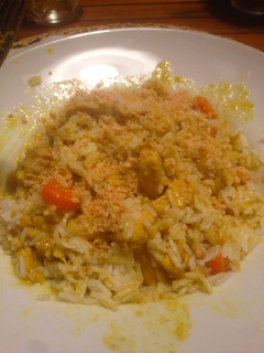 Una foto de Pollo al curry y arroz Basmati