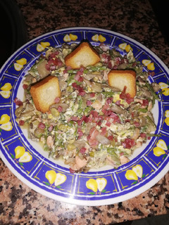 Una foto de Revuelto de salmón