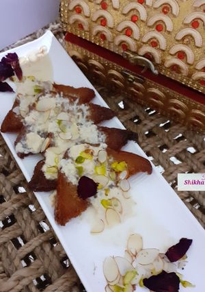 A picture of Shahi Tukda with Rabri.