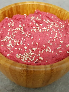 Una foto de Hummus de remolacha con thermomix