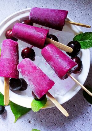 જાંબુ પોપ્સિકલ (Jamun Popsicle Recipe In Gujarati) રેસીપી મુખ્ય ફોટો