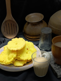 રવા મેંદા ની પૂરી(Rava Maida Puri Recipe In Gujarati) રેસીપી મુખ્ય ફોટો