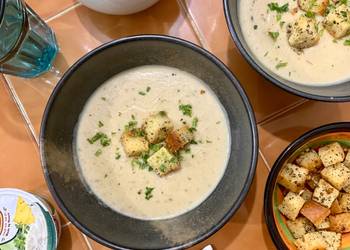 The New Way Serving Recipe Garlic Bread Soup Yummy