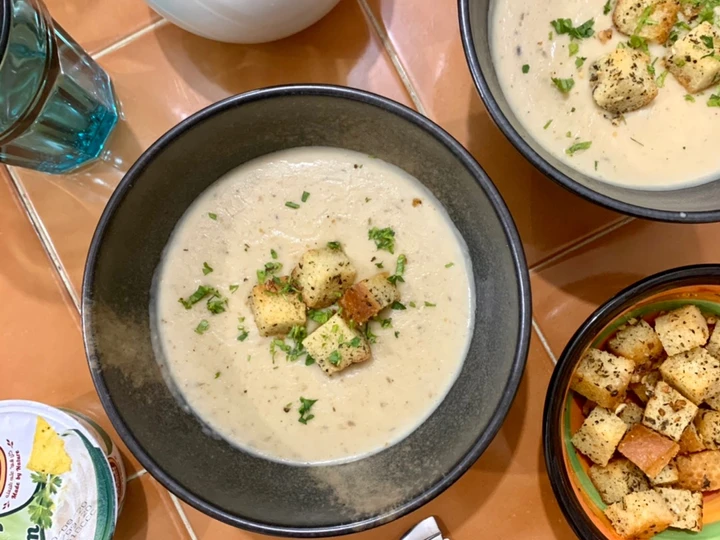 Easy Steps to Prepare Recipe Garlic Bread Soup that is So Delicious, Tasty}