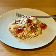 Oven baked risotto with bacon and tomatoes A picture of Oven baked risotto with bacon and tomatoes.