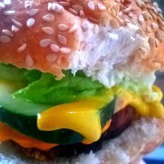 A picture of Cheesy Beef Burger.