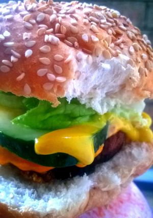 A picture of Cheesy Beef Burger.