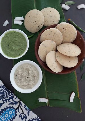 A picture of Quinoa Idli ♡ 2 Types Coconut Chutney.