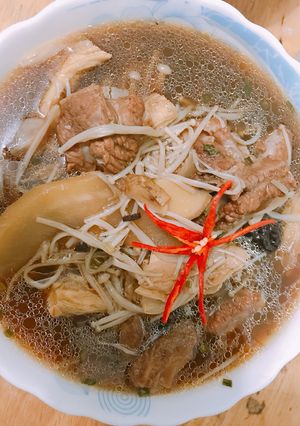 Hình của món Sườn hầm- bakuteh Singapore.