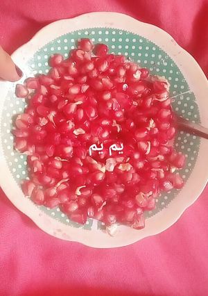 صورة لوصفة رمان مفلس ويا ملح 😋 يم يم طعم يجنن 😍😝