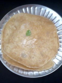 બે પડ વાળી રોટલી (Be Pad Vali Rotli Recipe In Gujarati) રેસીપી મુખ્ય ફોટો