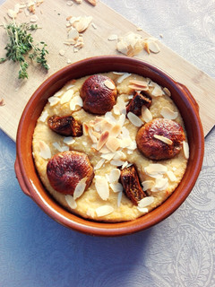 Una foto de Postre de higos rellenos de almendras