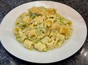 Una foto di broccolo al forno con besciamella