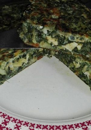 Una foto de Tortilla de acelga, papa y pollo