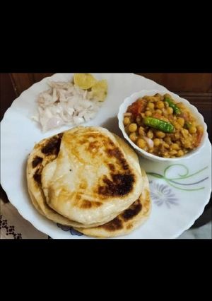 छोले कुलचे (chole kulche recipe in Hindi) रेसिपी मुख्य फोटो
