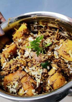 A picture of Mocha(banana flower) narikel (coconut) chochori.