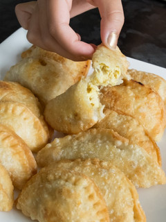Una foto de Empanadillas de pollo al curry